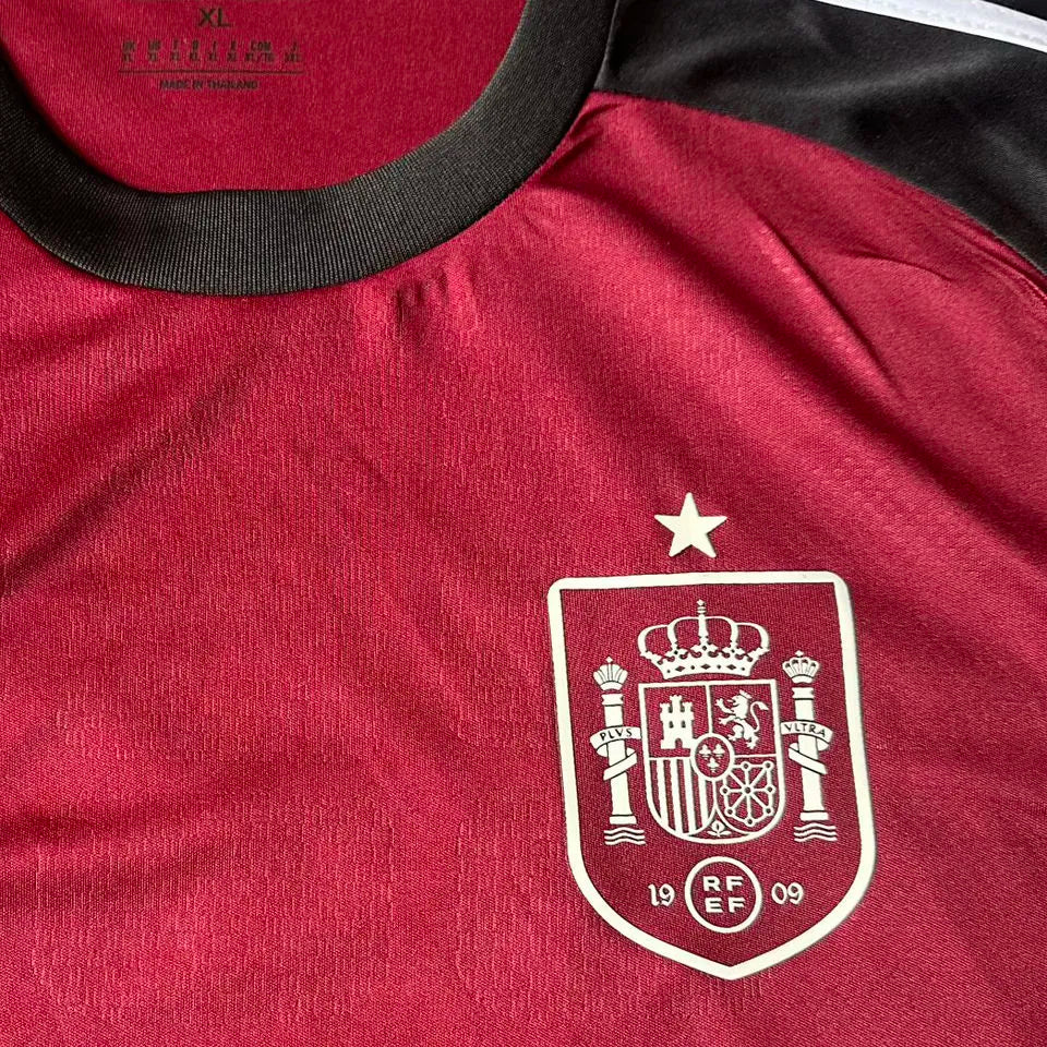 2026/27 Spain Goalkeeper Red Fans Long Sleeve Soccer Jersey Detail 1