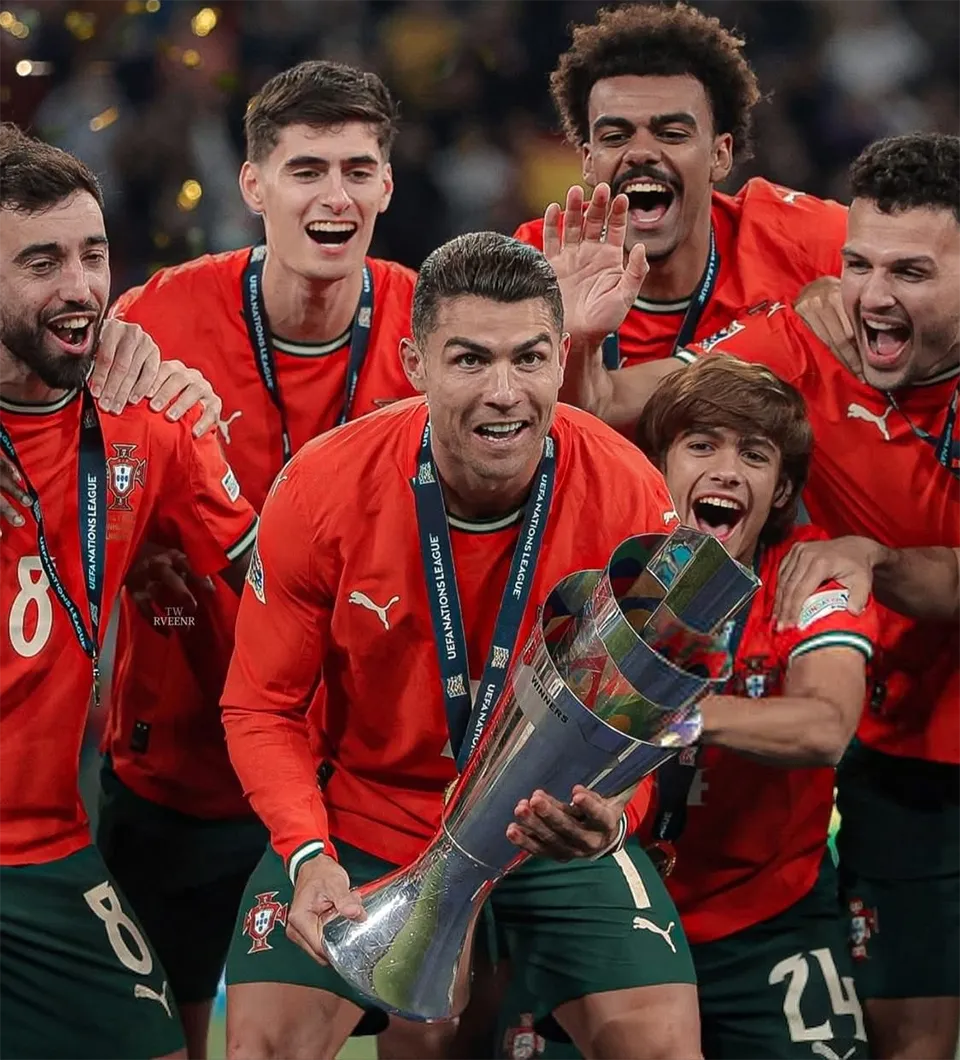 2025/26 Portugal Home 1:1 Quality Red Fans Soccer Jersey Detail 2