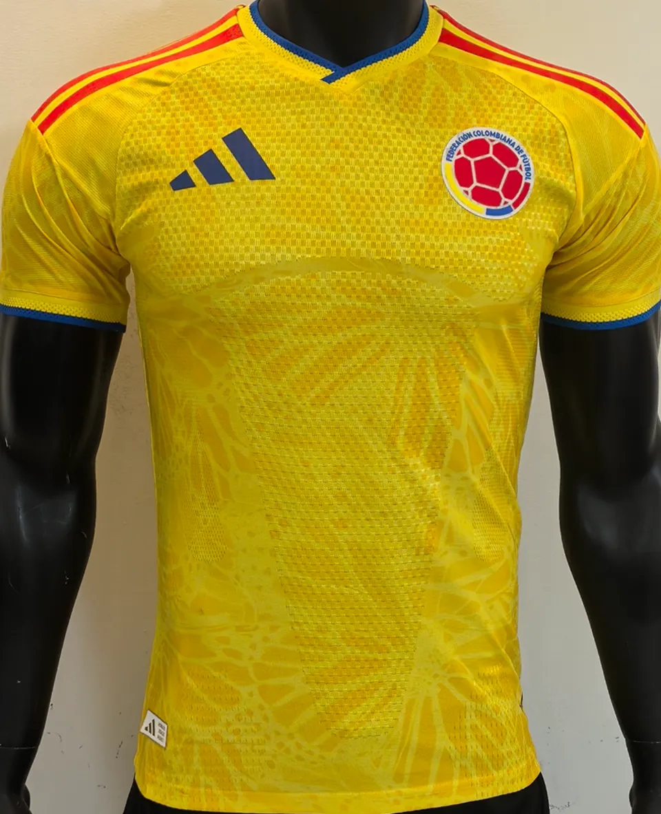 2026/27 Colombia Pink Goalkeeper Fans Soccer Jersey Detail 3