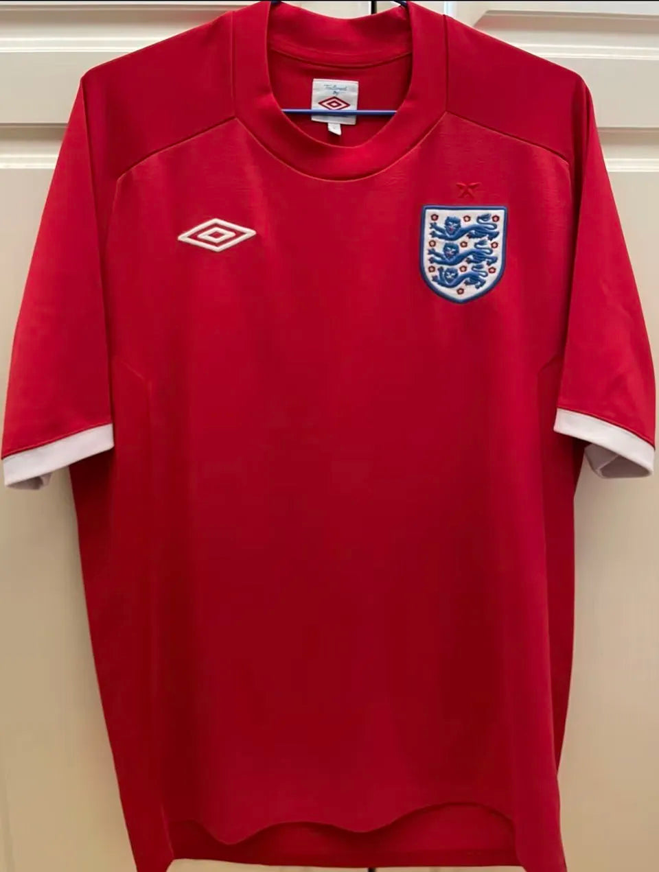 1986 England Away Red Retro Soccer Jersey Detail 1