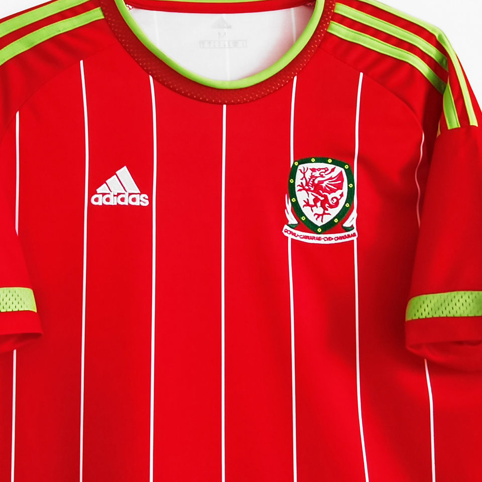 2015/16 Wales Home Red Retro Soccer Jersey Item NO.: 1415989 Detail 1