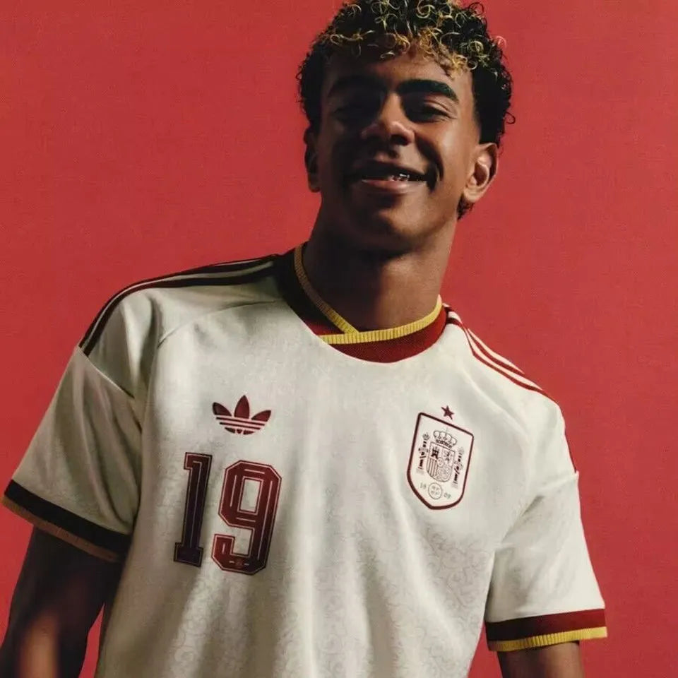 2026/27 Spain Away Player Version Long Sleeve Soccer Jersey Detail 1