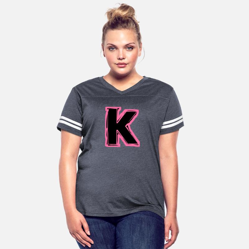 K (pink initial)